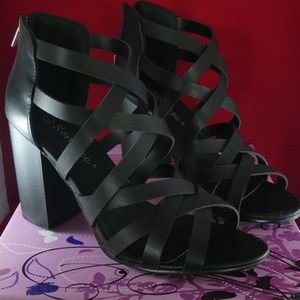 Reneeze Black Strappy Heels - Black - Sz. 7